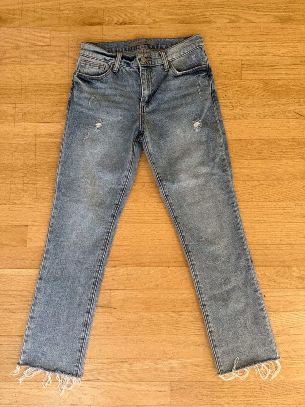 NWOT: Joes Slim-Straigt Light Blue Jeans w/ Frayed Hem, sz. 25